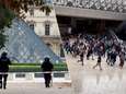 Parijs onder hoogspanning: Louvre en Versailles ontruimd, bommeldingen blijken vals alarm