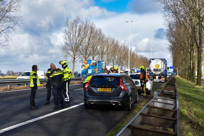Ongeluk met zes voertuigen op de A20 bij Moordrecht.