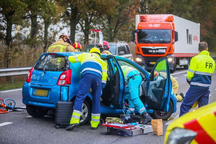 Ernstig ongeluk tussen auto en wegenwacht busje in Lierop.