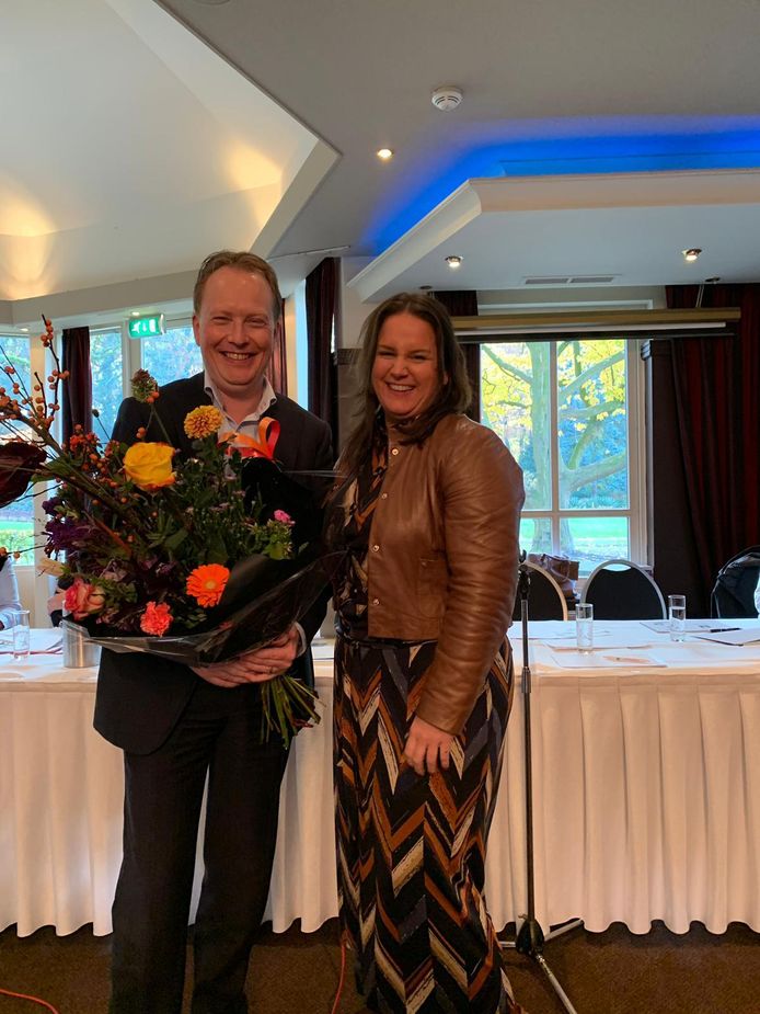 Chris van Roon nam woensdag afscheid als voorzitter van de NVM-afdeling Zuidoost-Brabant. Debbie Mels volgt hem op.