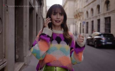 Belgische merken surfen mee op succes van ‘Emily in Paris’: “De trui is al een collector’s item: ze staat voor het dubbele op Vinted”