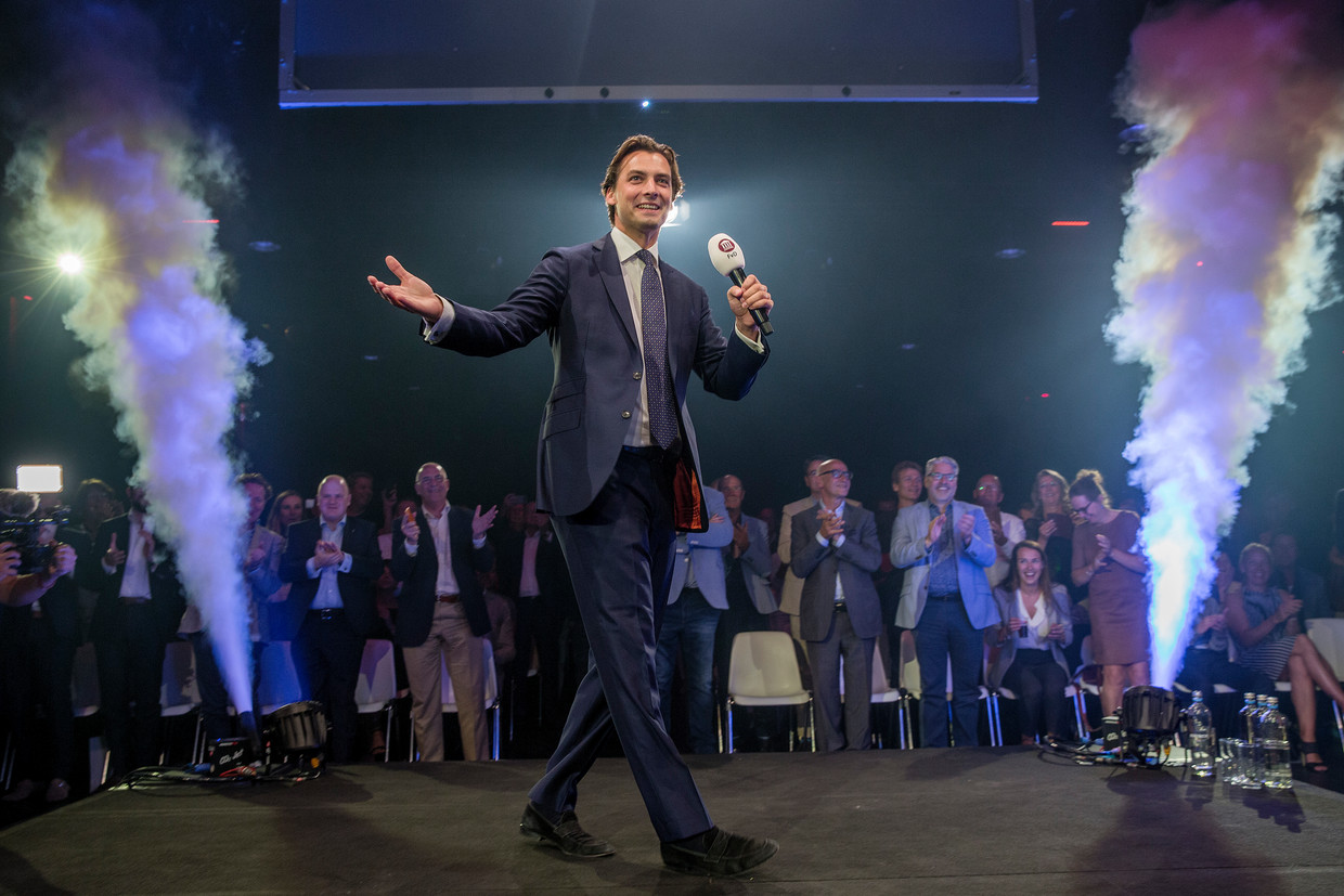 Frontman Thierry Baudet steelt de show op de partijbijeenkomst in Zaandam.