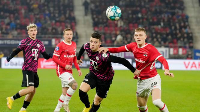 Ongekend spektakelstuk in Alkmaar: AZ en FC Utrecht zorgen voor voetbalfeest met 10 doelpunten
