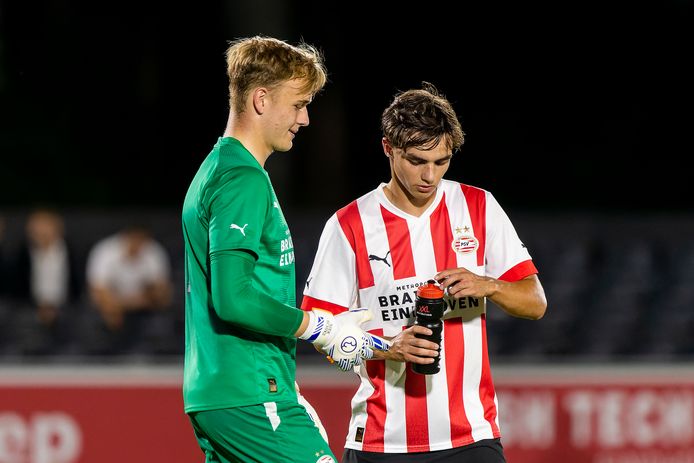 Keeper Niek Schiks uit Linden maakt profdebuut bij PSV | Sport Maasland ...