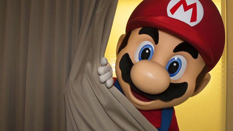 Zo werd de nieuwe spelcomputer op de website van Nintendo aangekondigd: met Super Mario die achter een doek koekeloert. Beeld Nintendo