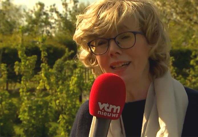 Veerle Heeren voor de camera van VTM NIEUWS.