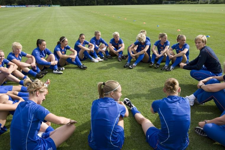 A-STATUS Nederlands elftal kan zich volledig op voetbal concentreren