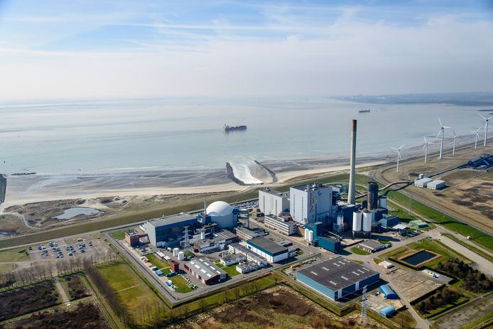 Het Sloehavengebied met kerncentrale Borssele aan de Westerschelde.