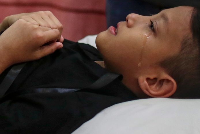 Een jongetje hult na een besnijdenis in Maleisië (archieffoto).