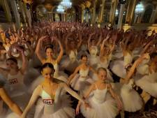 VIDEO | 353 ballerina's op spitzen dansen tegelijk een wereldrecord