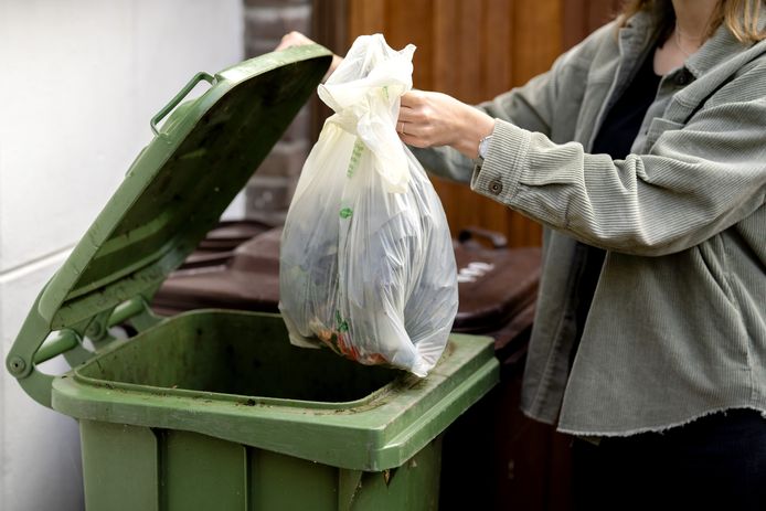 Afval scheiden in containers voor de deur van laagbouwwoningen gaat prima, maar in de binnenstad en hoogbouw blijkt dat niet eenvoudig.