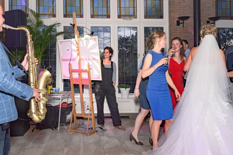 Marcelle Schoenmakers van Live Paint op trouwerij in het kasteel Maurick in Vught Beeld Sas Schilten