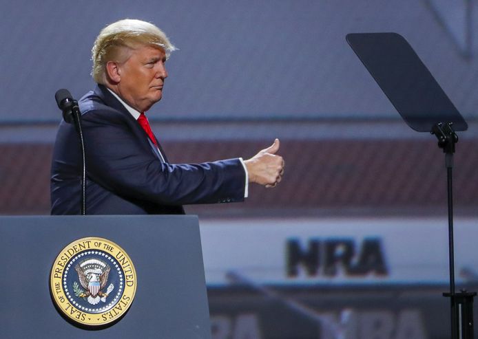 Donald Trump spreekt als eerste Amerikaanse president sinds Ronald Reagan op het congres van de NRA in 2017.