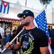 Leider van extreemrechtse militie Proud Boys krijgt bijna zes maanden cel na verbranden BLM-vlag