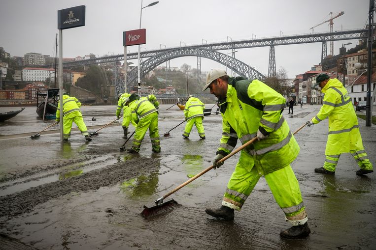 Noodweer teistert ZuidEuropa doden in Spanje en Portugal, 95.000 Franse gezinnen zonder stroom