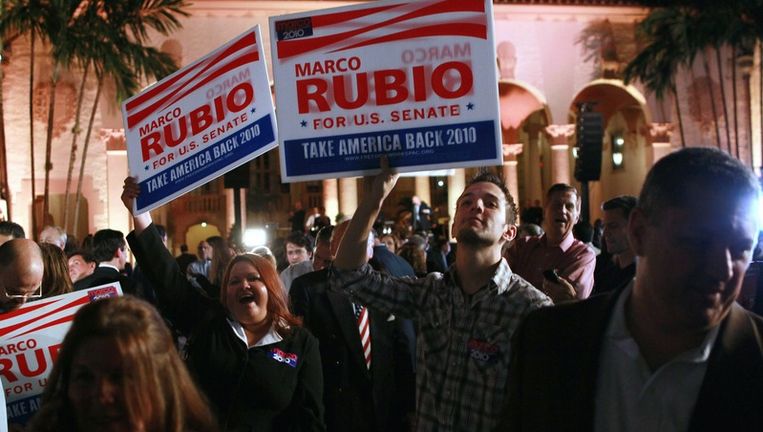 Aanhangers van Marco Rubio, de zegevierende kandidaat voor Florida, wachten tot hij opdaagt voor het overwinningsfeest. Beeld UNKNOWN