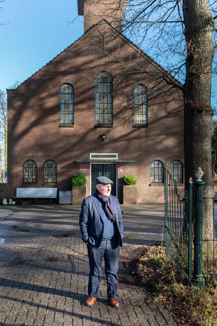 Wim Annen kocht het kerkgebouw in Pesse vijf jaar geleden van de plaatselijke Hervormde Gemeente.  Beeld Reyer Boxem