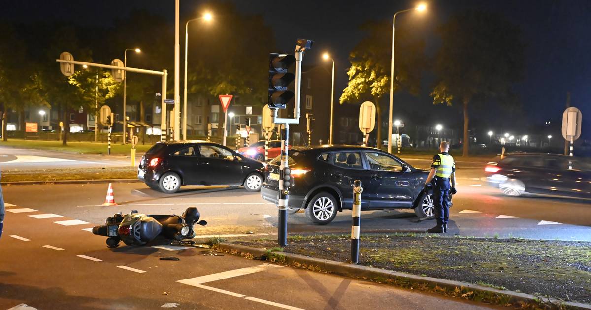Scooterrijder gewond bij ongeval in Almelo.