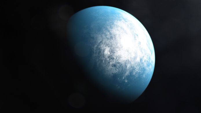 Impressie van TOI 700 d, de eerste exoplaneet die ontdekt is die het formaat heeft van de Aarde.