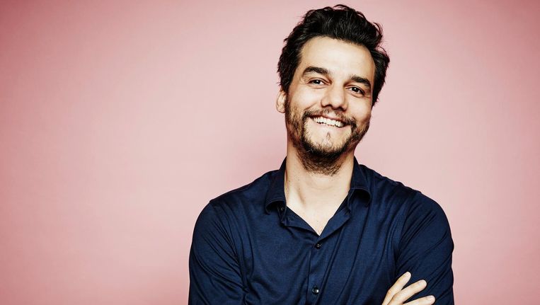 Narcos Acteur Moura Deze Rol Leg Je Niet Achteloos Naast Je Neer Het Parool