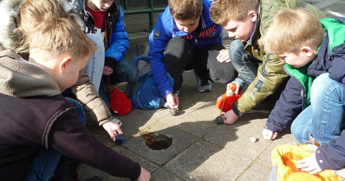 Opeens zijn ze daar weer, de knikkeraars van Macharen