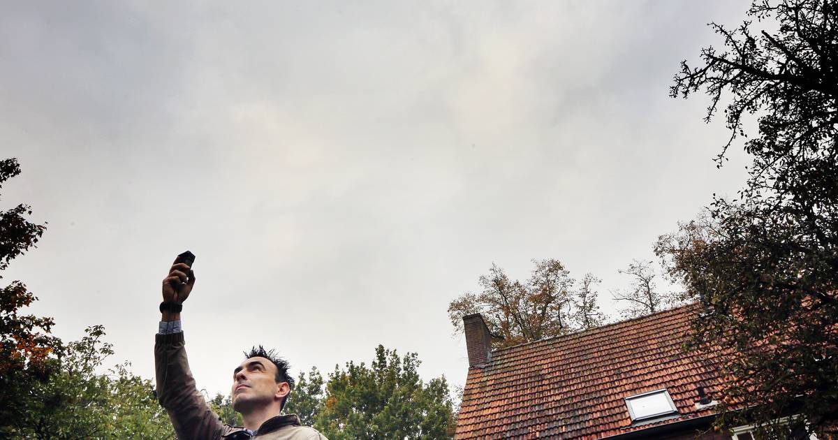 Al jaren trillen hun woningen door klappergeluid van helikopters, maar nu gaat er eindelijk iets geb