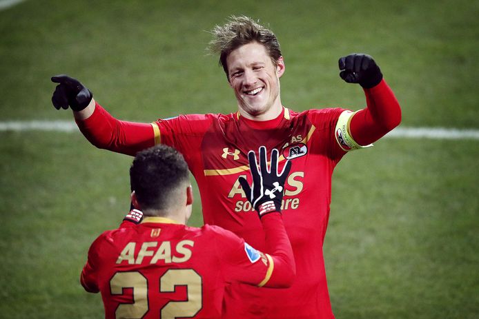 Wout Weghorst juicht na zijn goal in de KNVB-beker tegen FC Twente.