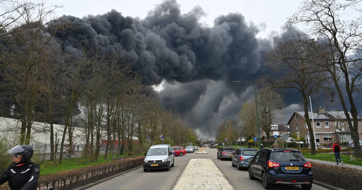 NL-Alert en cas d’incendie qui fait rage à Etten-Leur : pourquoi certains habitants n’ont pas reçu de signalement |  Etten-Leur