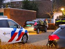Na wilde achtervolging in Apeldoorn vindt politie twee gestolen motoren en drie auto's terug