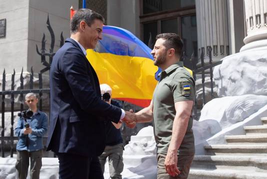 De Spaanse premier Pedro Sanchez bracht begin deze maand nog een bezoek aan Kiev, waarbij hij de Oekraïense president Volodymyr Zelensky ontmoette.