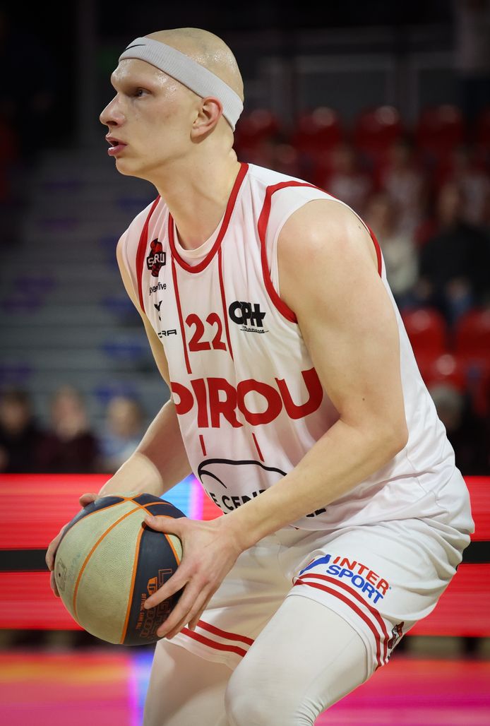 Quinten Smout (22) wordt niet langer aanzien als ‘zoon van’ | Basketbal ...