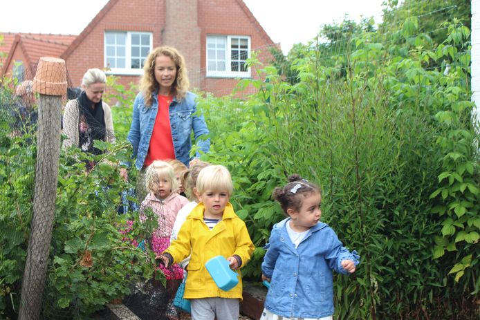 Kinderopvang Clara di Luna heeft eigen moes- en fruittuin waarin kinderen hun groenten en fruit zélf kweken en plukken. I-pads en televisie zijn er niet welkom