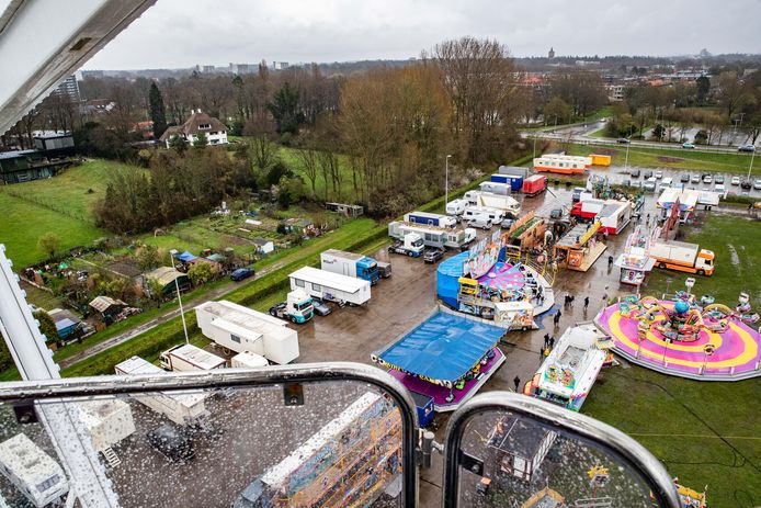 De Paaskermis bezien vanuit het fonkelnieuwe reuzenrad.