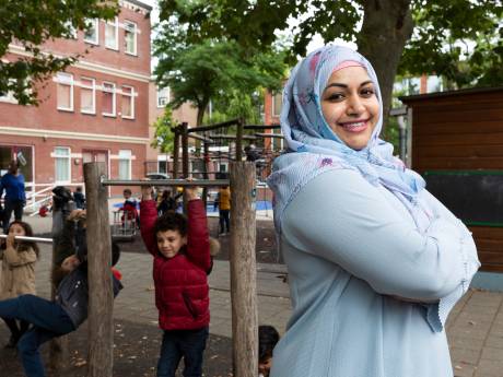 Zij-instromers van bedrijfsleven lossen lerarentekort basisonderwijs op