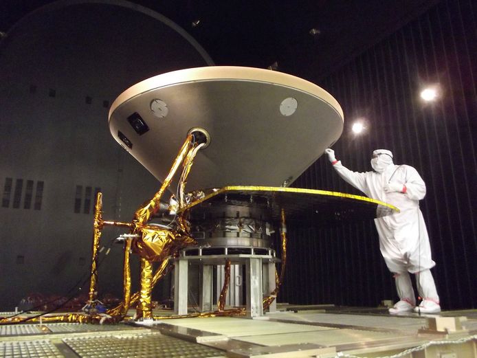 De capsule waarin InSight afdaalt op Mars lijkt sterk op die van de Apollo-missien in de jaren zeventig.