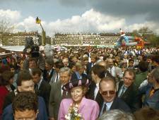 Hoe het bezoek van Beatrix aan het Afrikaanderplein eindigde in chaos: ‘Mensen klimmen over de hekken’