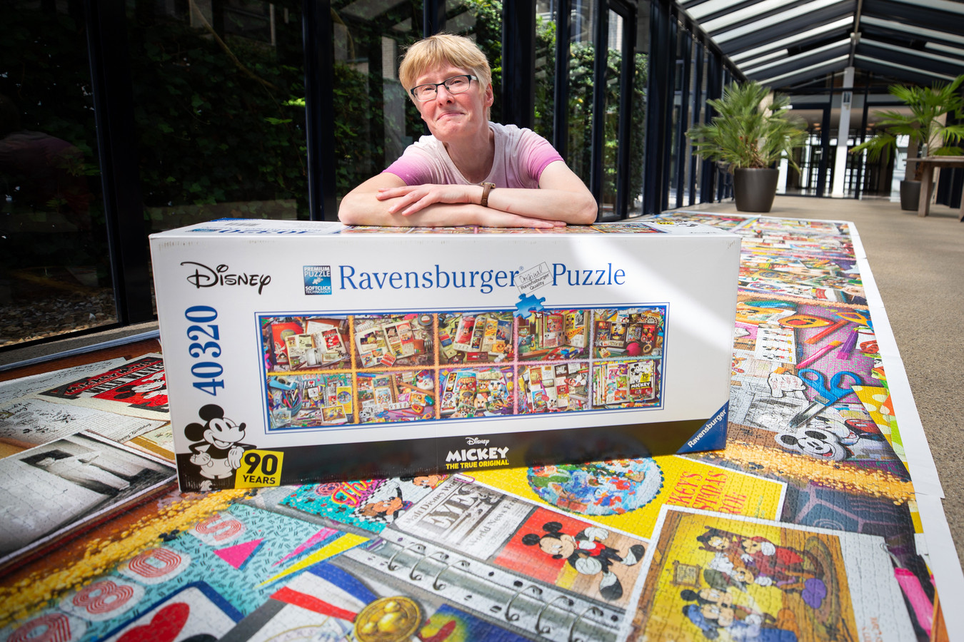 Marieke legt ‘grootste puzzel ter wereld’ ‘Uit de hand gelopen coronahobby’ Foto AD.nl