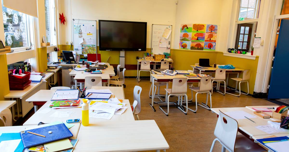 Bijna kwart thuis door corona, veel schoolklassen blijven daardoor leeg | Binnenland AD.nl