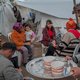 Anderhalve maand na aardbeving slapen mensen in tenten, naast hun huis: ‘Ze zijn bang voor nog een beving’
