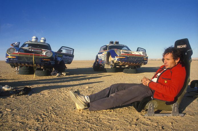 Een rustmomentje voor Jacky Ickx in de Dakar van 1986.