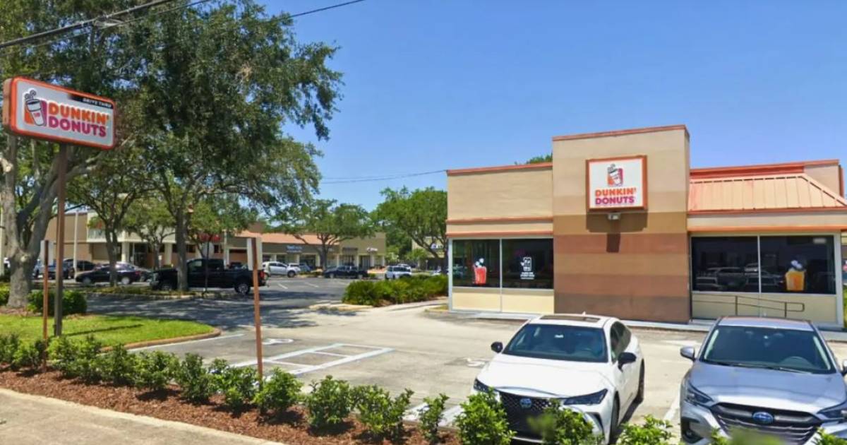 American man sues Dunkin' Donuts after 'traumatic toilet explosion