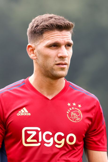 Ajax onderuit tegen FC Utrecht, rode kaart voor Lisandro Magallán na opstootje met Amin Younes