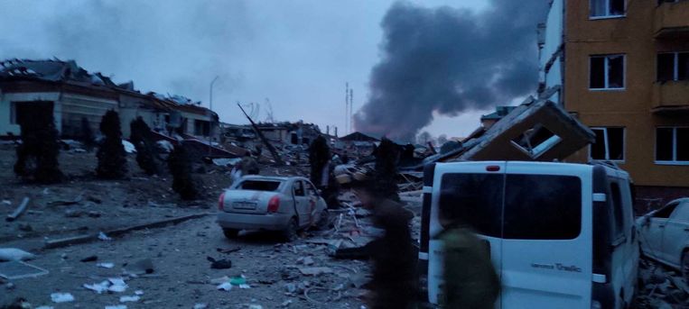 Een foto via sociale media van de verwoesting in Yavoriv.  Beeld Reuters