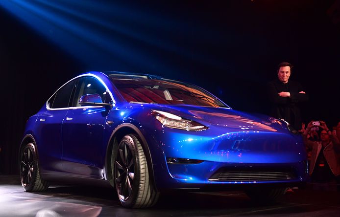 Tesla-topman Elon Musk onthult vol trots de nieuwe Tesla Model Y in Hawthorne, Californië