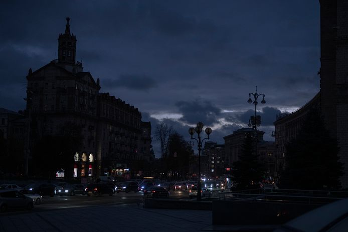 Kiev zat maandag voor een groot deel zonder stroom.