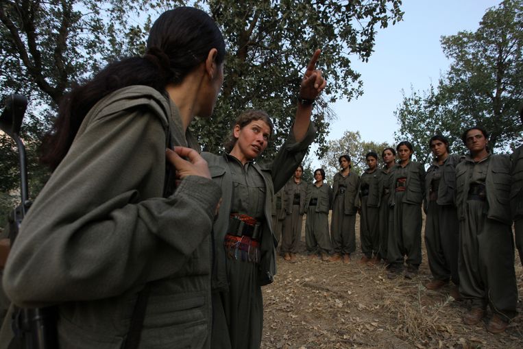 Strijders van de PKK in de bergen van Quandil. Beeld Eddie Gerald / Demotix