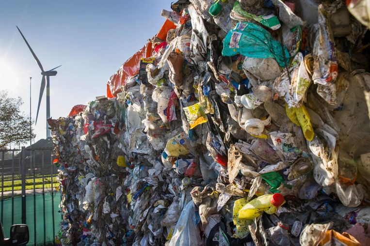 Afvalhoop bij plasticverwerker Umincorp in Amsterdam. 
 Beeld Arie Kievit