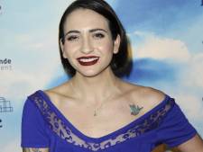Christina hangt topless aan de muur en Ali B toont de ‘nachtmerrie van Geert Wilders’