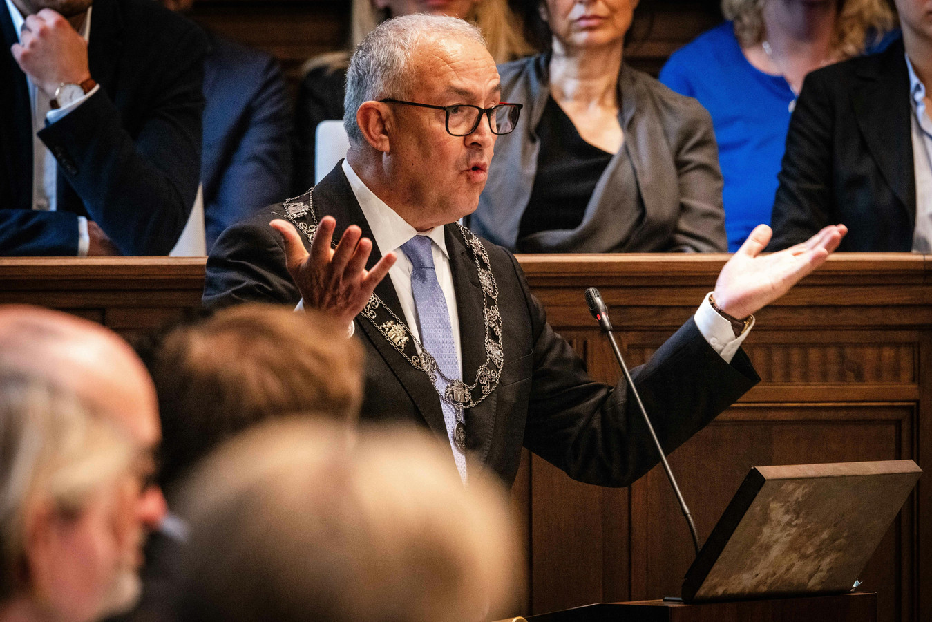 VIDEO | Ahmed Aboutaleb neemt afscheid als burgemeester van Rotterdam ...