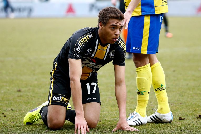 In 2015 speelde Dessers voor Sporting Lokeren, maar ook daar was hij niet onbetwist. Beeld Photo News